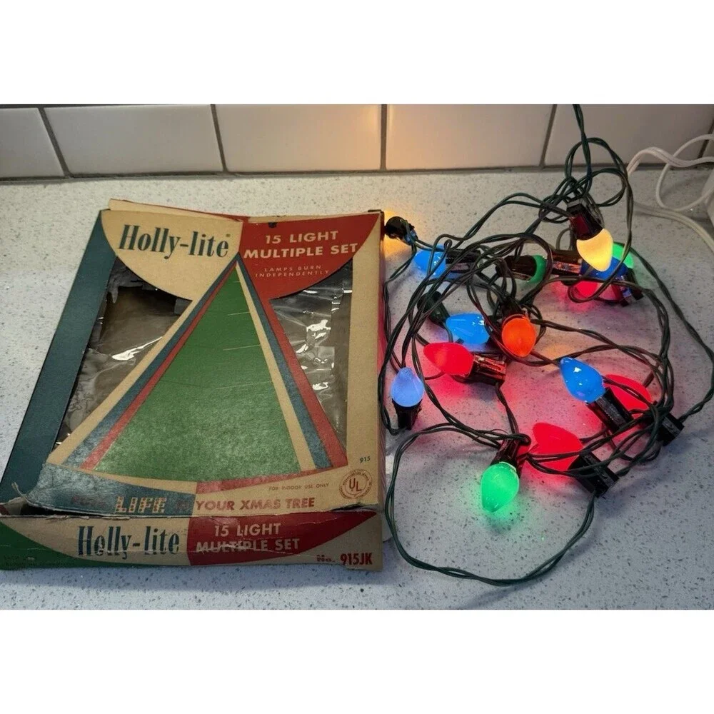 VINTAGE Mid Century Christmas String Lights Bulb Holly Lite 15 Light 915JK